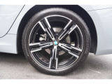 BMW承認の純正タイヤを装備しております☆お問合せ(無料ダイヤル)0078-6002-613077迄お待ちしております。大阪府吹田市芳野町5-55 毎水曜、第二・第三火曜日定休 営業時間10:00〜18:00