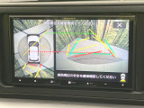 【パノラミックビューモニター】専用のカメラにより、上から見下ろしたような視点で360度クルマの周囲を確認することができます☆死角部分も確認しやすく、狭い場所での切り返しや駐車もスムーズに行えます。