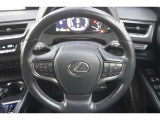 レーダークルーズコントロール(全車速追従機能付)が装備されています。高速道路で定速走行だけでなく、0km/hから約100km/hの広い範囲で先行車との車間距離を適切に保ちながら追従走行ができます。