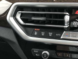 シートヒータは、シートに内蔵されたヒーターが体に密着して直接体を温めますので、エアコンと違い、短時間で体が芯から温まる感覚を得られて快適です。