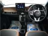 運転にかかわる様々な操作を安全に行えるように視点移動が少なく、操作性に配慮されたスイッチ類が凝縮されたコクピットです。