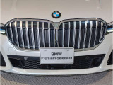 【キドニーグリル】BMWは約90年もの間、ほぼ全ての車両にひと目でBMWだと分かるこの特徴的なフロントグリルが備えられ、デザイン・アイコンとして親しまれてきました。