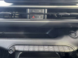 シンプルで操作しやすい運転席操作部