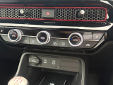 オートエアコンは温度を設定すれば自動で快適な状態をキープしてくれるので運転中の温度操作が減るので楽々ですね♪