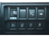 運転席の右側に各種スイッチを集中してレイアウト。