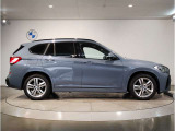 ☆BMWの前後重量配分50:50はエンジン自体をフロントタイヤよりも後ろにずらし、通常はエンジンルーム内に搭載される重量物であるバッテリーをトランクに移動させるなどして実現されています☆