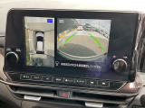 空から車を見たような「アラウンドビューモニター」!車の周りが一目で確認できるので、小さなお子様や障害物があっても安心して乗ることができます。