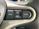 【クルーズコントロール】高速道路もラクラク走行。アクセルを離しても一定速度で走行ができ、長距離運転時の負担を軽減!加速・減速も簡単なスイッチ操作で調整できます。
