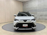 お車購入のポイントとなるフロントマスクです!シャープな目つきが印象的なデザインのヘッドランプです。