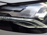 LEDヘッドランプは自然に近い色で、夜間の運転時や天候の悪い時にキレイに照らしてくれます。