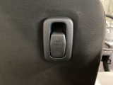 レジ袋や手提げ袋を引っ掛けるのに便利なショッピングフックを装備しています。実用的で便利なアイテムです♪