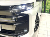 【LEDヘッドライト】悪天候や夜間走行時も良好な視界を確保し安心して運転できる高輝度LEDヘッドライトを装備!点灯速度が早く、消費電力も抑えられています。