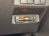 ETC車載器のお写真です。高速道路など、有料道路を通過する際には大変便利な装備ですね♪