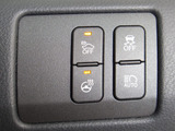使いやすさや安全性を追求したステアリング周り!高級車ゆえにスイッチ類が多いのも特徴ですね!考え尽くされた配置ですぐに使いこなす事が出来ますのでご安心下さい!是非、体感してみて下さい!!