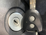 【キーレス】少し離れた場所からでもボタン一つでドアの開錠・施錠ができるのでとっても便利!ドアの鍵穴周りに傷をつけることもありません♪