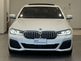 また、BMW正規認定中古車は、エマージェンシーサービスが自動付帯。24時間365日、皆様のカーライフをサポート致します。確かな安心のうえで、「駆けぬける歓び」をご堪能ください。
