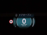 ヘッドアップディスプレイは視認性が非常に良く、運転時の視線を逸らさず様々な情報の確認が行えます。