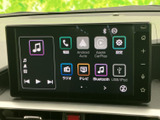 ラジオやテレビ、Bluetooth、USBなど、日々の気分や用途に合わせた音楽・情報の楽しみ方が選べます。電話やスマートフォン連携のメニューもまとまり、使いたい項目を画面から確認しやすい構成です。