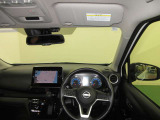 ドライバー目線で、使いやすく安全操作性と良好な視界を実現した運転席です。