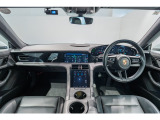 運転席からの眺めです。視界の良さが特徴です。