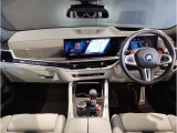 ☆センターパネルを運転席側に僅かに傾けたBMW独特のインパネ☆【駆け抜ける歓び】はここからもスタートしております☆