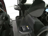 運転席・助手席シートバックテーブル