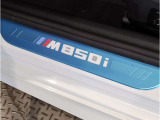 【コックピットシート】BMW車の主役席。車体中央にくる様に配置し車両重心とが一致する事でドライバーと車との一体感あるドライビングを実現。人間工学に基づき形成した形状が長時間のドライブ疲労も軽減します!