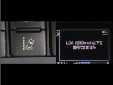 レーンディパーチャーアラートとは車線、又は走路からの逸脱の可能性をブザーにて警告します。