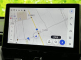 現在地を地図上で確認でき、画面には目的地検索や登録などの項目も表示されています。周辺の道路や地名を見ながら、目的地設定を進めたいときに使いやすい画面です。