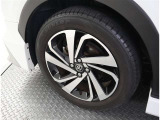 かっこいいホイールですね。 車のイメージを大きく左右するホイール部分はコダワリを持ちたいですね。