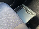 シート下にも収納BOXがありますのでいろいろと便利です。