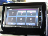 ナビゲーションは純正メモリーナビ(VXM-225Ci)を装着しております。AM、FM、CD、Bluetoothがご使用いただけます。初めて訪れた場所でも安心ですね!