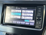 FMラジオの放送局を一覧で確認でき、FM・AMのほかCDやテレビなどの選択肢も表示。聴きたい音源を画面から選びやすい仕様です。