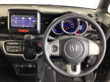 シートを倒せばラゲッジスペースも広々。仕事に、趣味に。とても頼もしいパートナーになる車です。