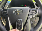 手元に各種スイッチを備え、運転姿勢を大きく変えずに機能を使いやすい仕様です。メーターを確認しながら操作でき、日常の運転をよりスムーズにサポートしてくれます。