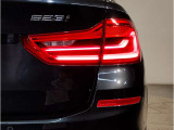 BMWの伝統の丸目4灯ヘッドライトでございます。LEDライトで視認性もよく明るく安全性の向上につながります。