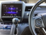 【eコンスイッチ】低燃費運転をサポートするECONモード。スイッチをONすると、エンジンやトランスミッション、A/Cなどを協調制御し、燃費の向上に貢献。エコドライブの効果を高めます。