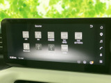 ラジオやテレビ、Bluetoothなど複数の音源を画面から選べる仕様です。使いたいソースを一覧で確認でき、気分や移動のシーンに合わせて切り替えやすくなっています。