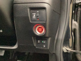 【片側パワースライドドア】人気の電動スライドドア♪子どもや荷物を抱えた状態でもワンアクションでスライドドアを自動で開閉!右側のスライドドアは手動なので電動よりも早くドアを閉める事ができます。