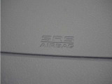 ◆助手席エアバッグ◆SRSエアバッグは、シートベルトだけでは防ぎきれない衝突時の衝撃から乗員を守るための安全装置。衝突時に瞬時に膨らみ、頭部や胸部がダッシュボードに直接衝突するのを防ぎます。