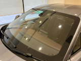 ルーフまわりの様子をご紹介します。車体全体の流れと合わせて、A110の造形をお楽しみください。外装の状態や写真では伝わりにくい細部は、ご来店時にも丁寧にご案内します。