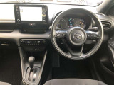 シンプルながら機能性溢れる運転席廻りです。視界性もよく、運転しやすいですよ。