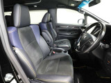 ゆったり室内で運転もしやすいです♪使い勝手の良い配置も考えられています!!