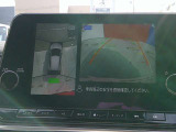 【アラウンドビューモニター】空から見下ろした映像がナビ画面にて確認可能です。駐車もラクラクですよ♪