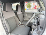 運転席シート廻りは使用感も少なく、良好な状態となっています。前オーナー様が丁寧に使っていたことがよくわかりますね。
