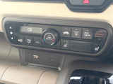 オートエアコンは温度を設定すれば自動で快適な状態をキープしてくれるので運転中の温度操作が減るので楽々ですね♪