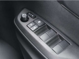 電動格納&ミラー角度調整機能付きです。
