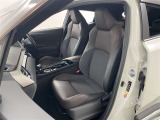 厚みがあって、座り心地のいいシート。運転席も助手席もリラックスしてゆったりと座れます♪