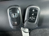こちらの車両はスマートキー2個付属しておりますのでご安心くださいね(^^)/