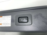 【パワーバックドア】ボタン一つでテールゲートが自動で開閉します。